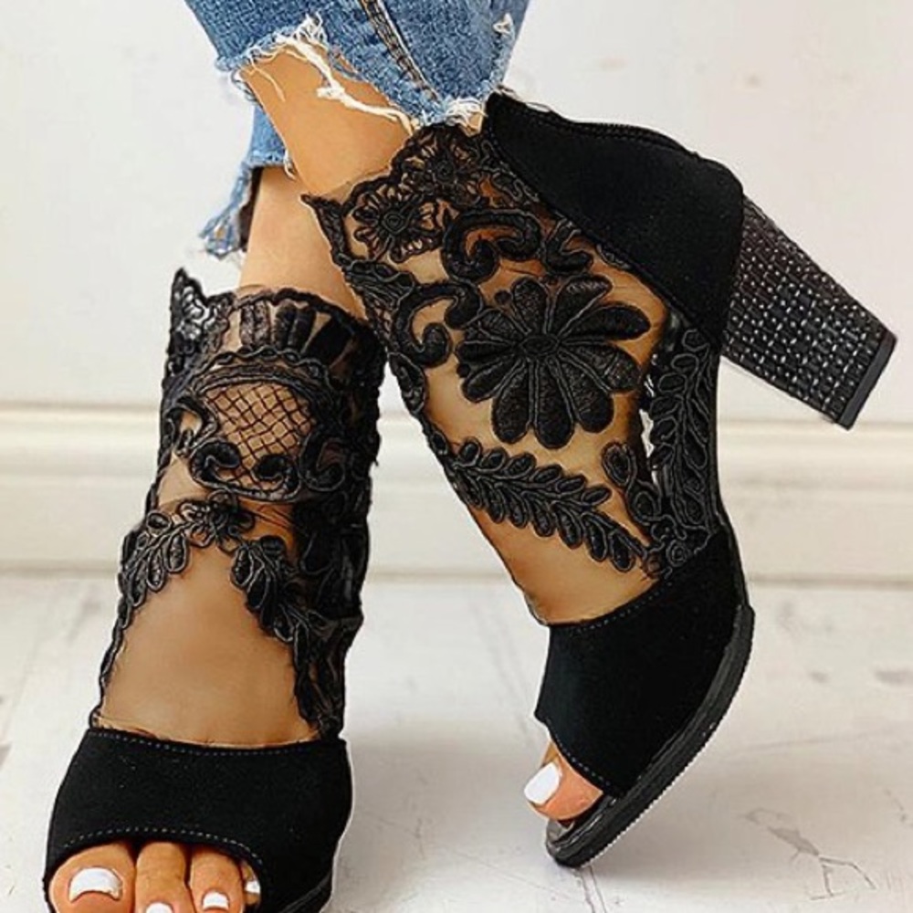 YASIRUN - Black Sheer & Lace Detail Peep-Toe Sandal - size 40 (8.5) - new